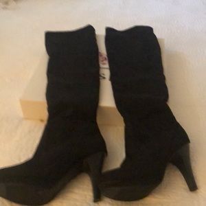 Boots in good condition for winter weather